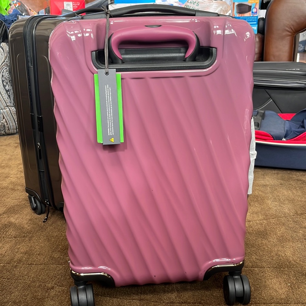 22in International Expandable 4 wheeled Carry-On